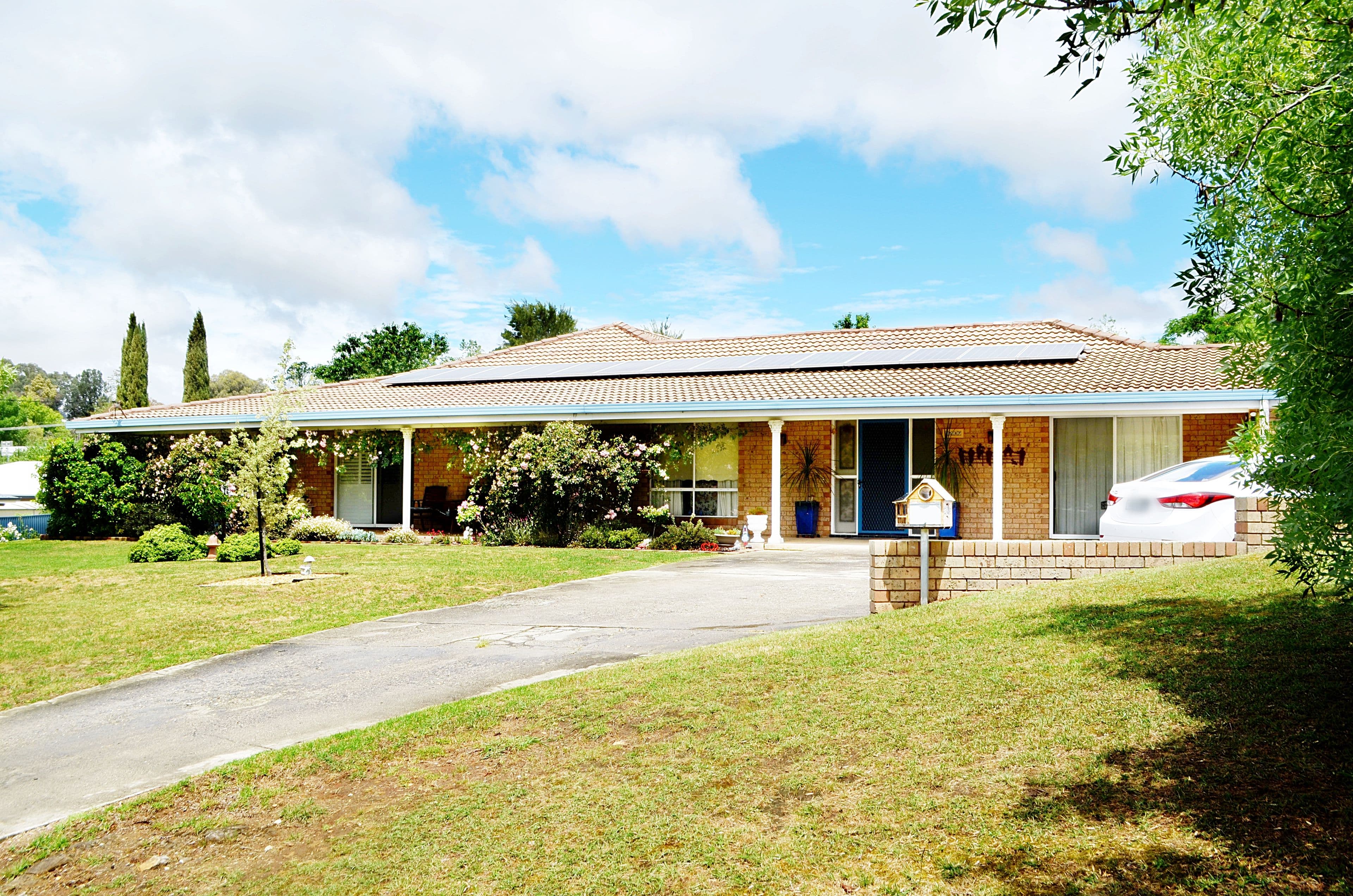 85 Lynch Street, Adelong - Image 1