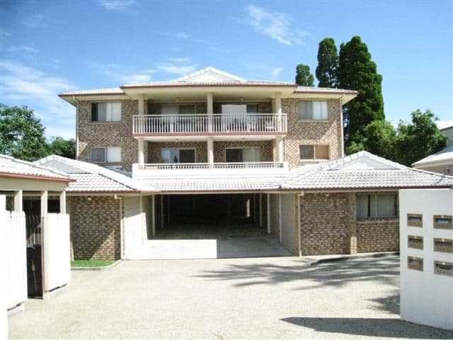 31 Crown Street, HOLLAND PARK WEST QLD 4121, Holland Park West - Image 1