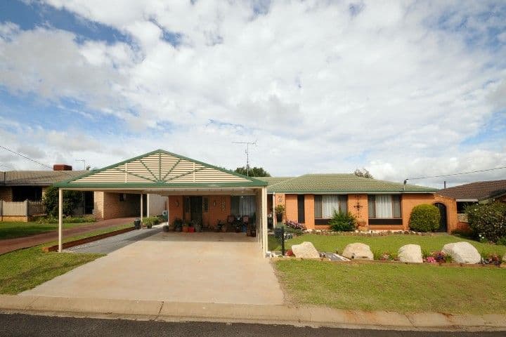 37 Cabarita Crescent, GLENVALE QLD 4350, Glenvale - Image 1