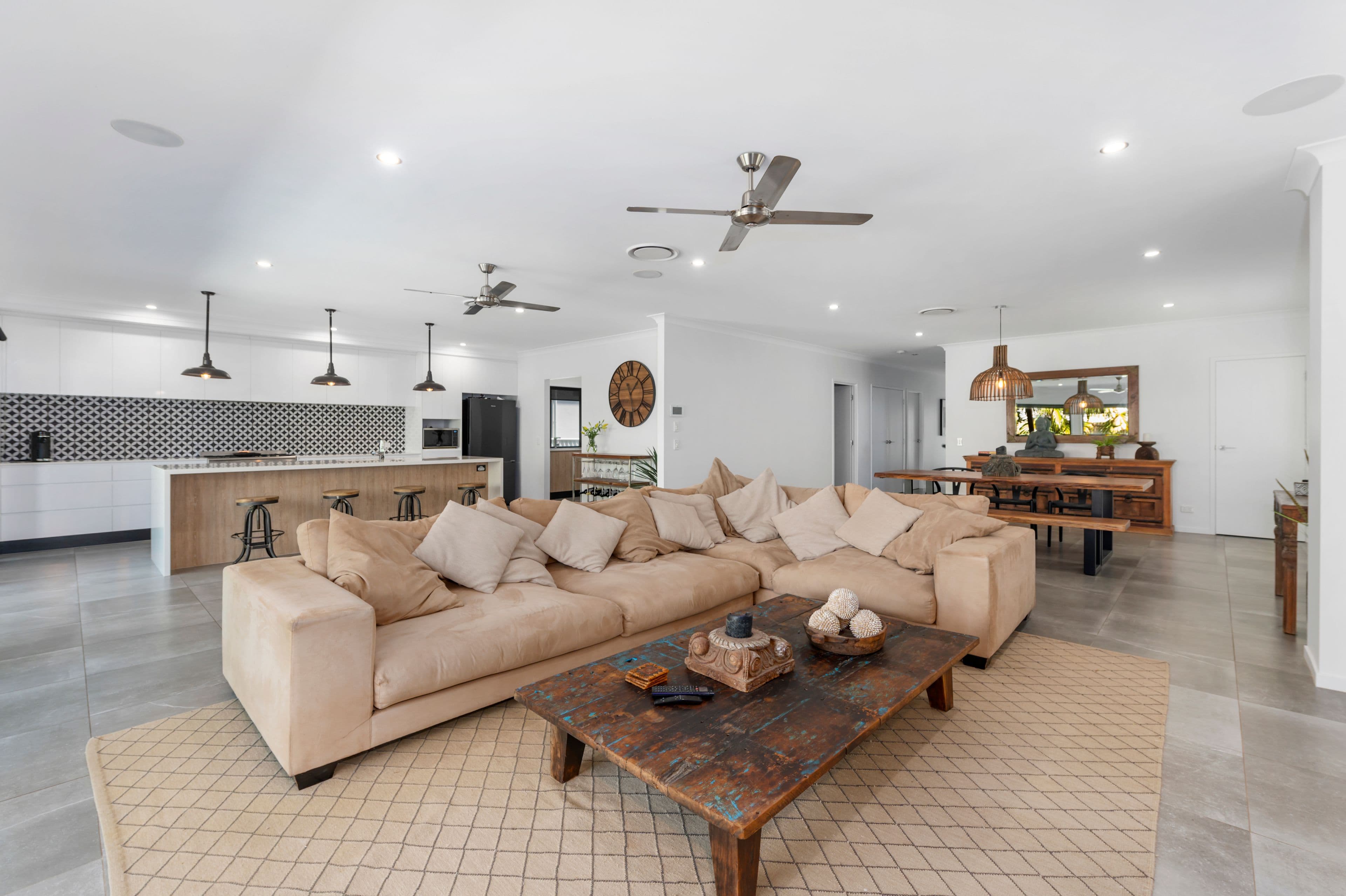 11 Clinton Avenue, Burleigh Waters QLD 4220, Burleigh Waters - Image 1