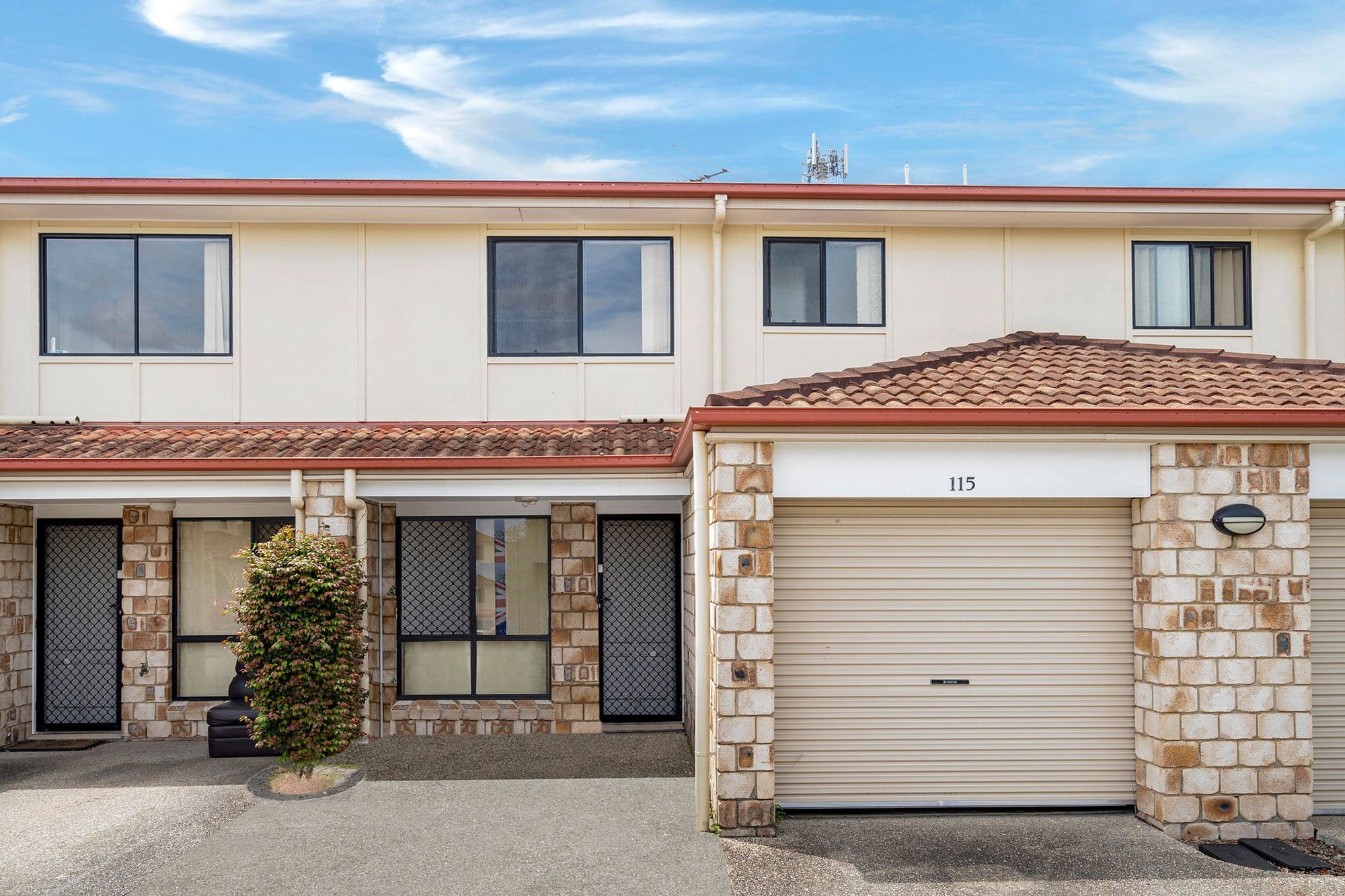 18 Loganlea Road, Waterford West QLD 4133, Waterford West - Image 1