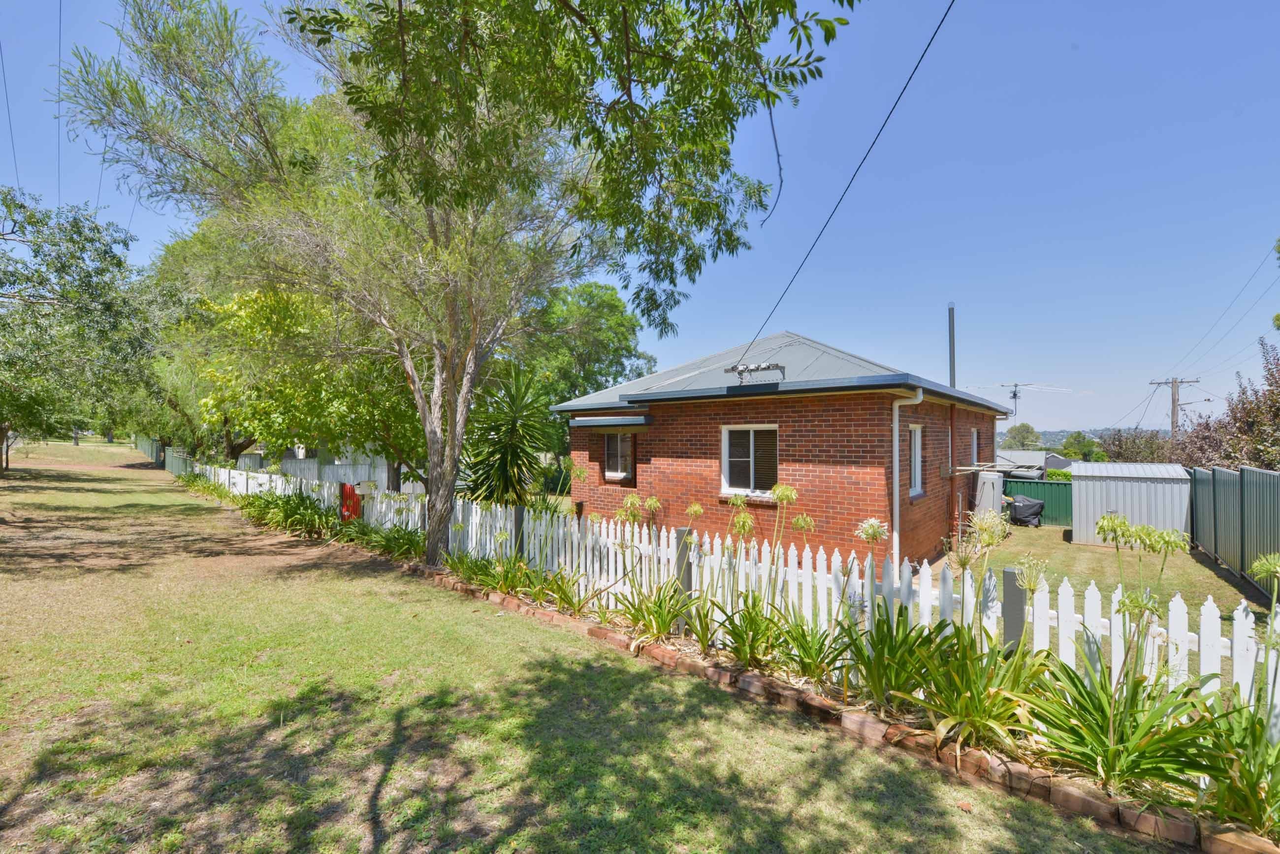 155 Upper Street, Tamworth NSW 2340, Tamworth - Image 1