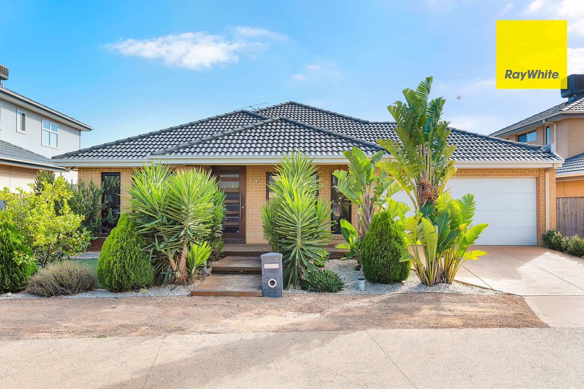 19 Sundowner Place, Sanctuary Lakes VIC 3030, Sanctuary Lakes - Image 1