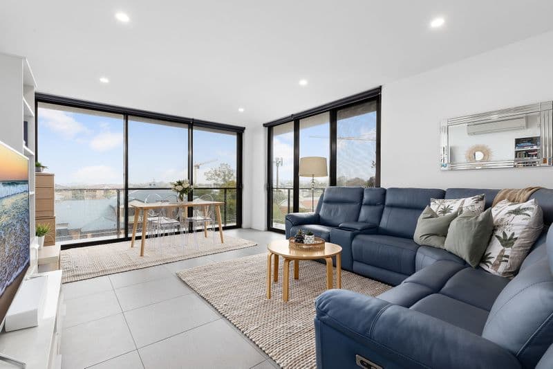 18 Mermaid Street, Chermside - Image 1