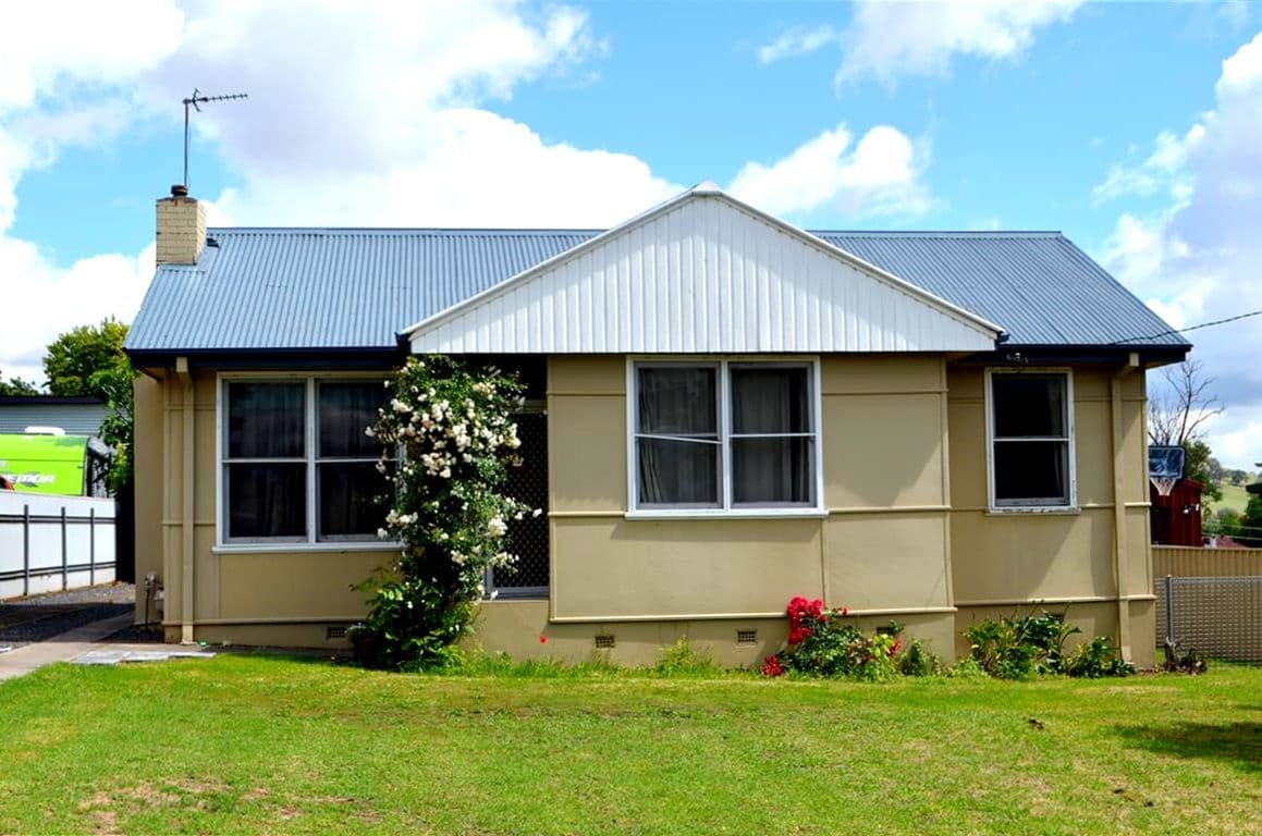 49 Carey Street, Tumut - Image 1