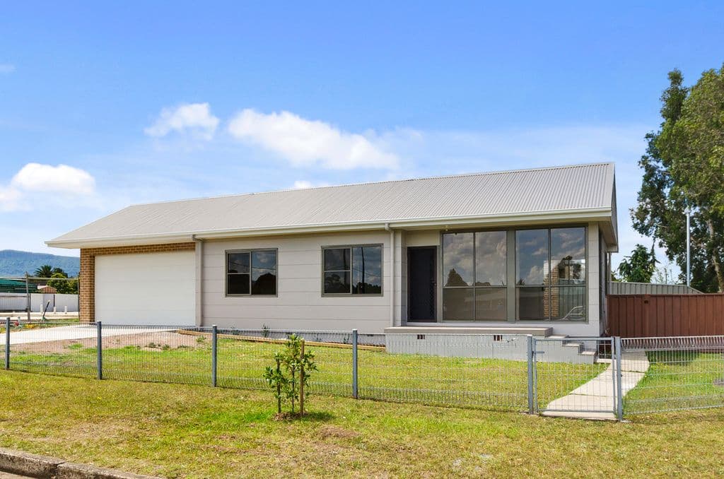 25 Craig Crescent, Dapto - Image 1