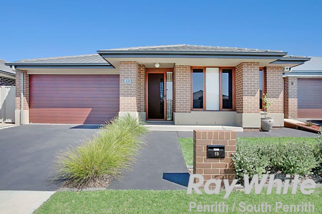 19 Illoura Way, JORDAN SPRINGS NSW 2747, Jordan Springs - Image 1