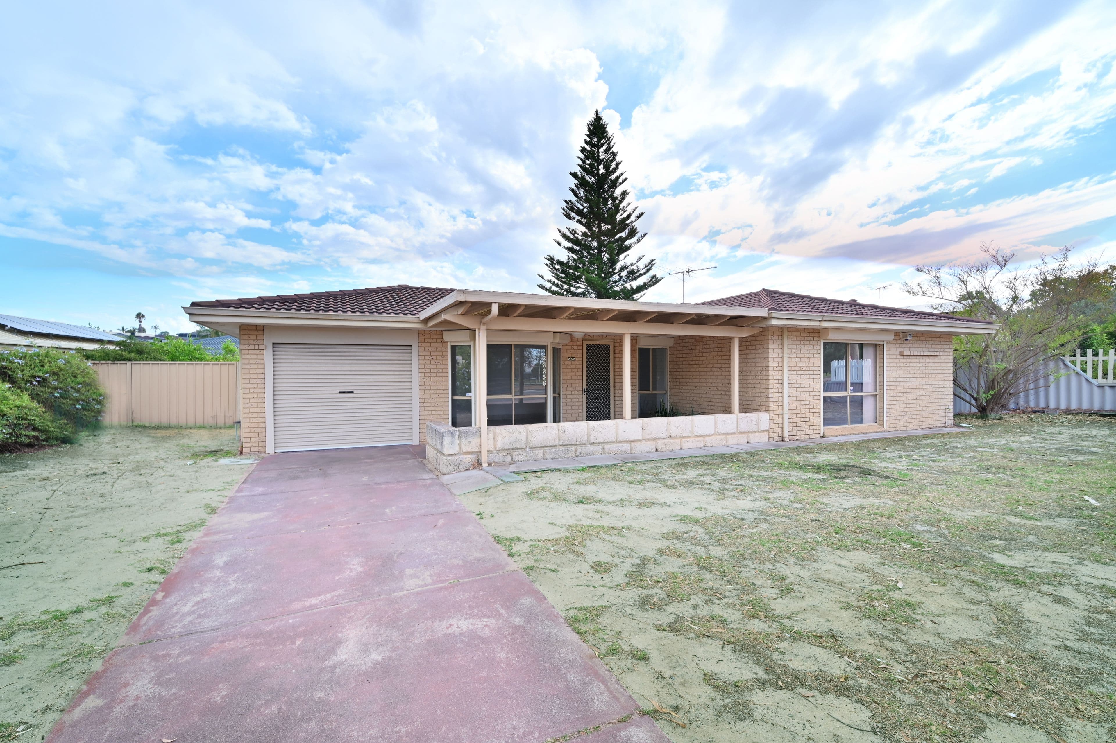 252 Illawarra Cres, South, Ballajura WA 6066, Ballajura - Image 1