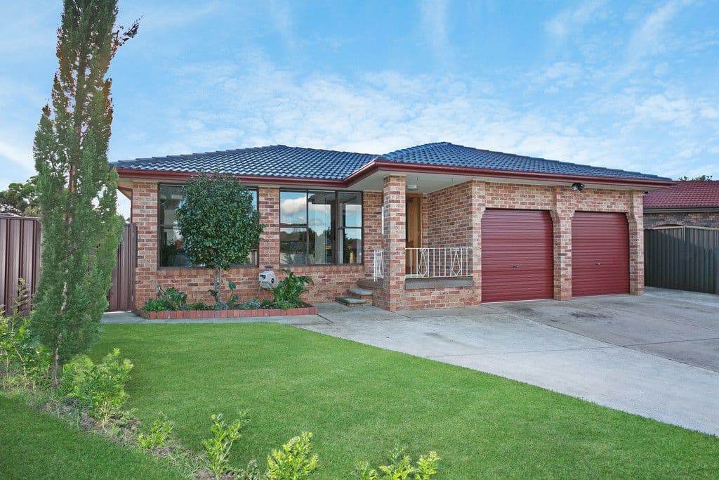 7 Novar Place, St Johns Park NSW 2176, St Johns Park - Image 1