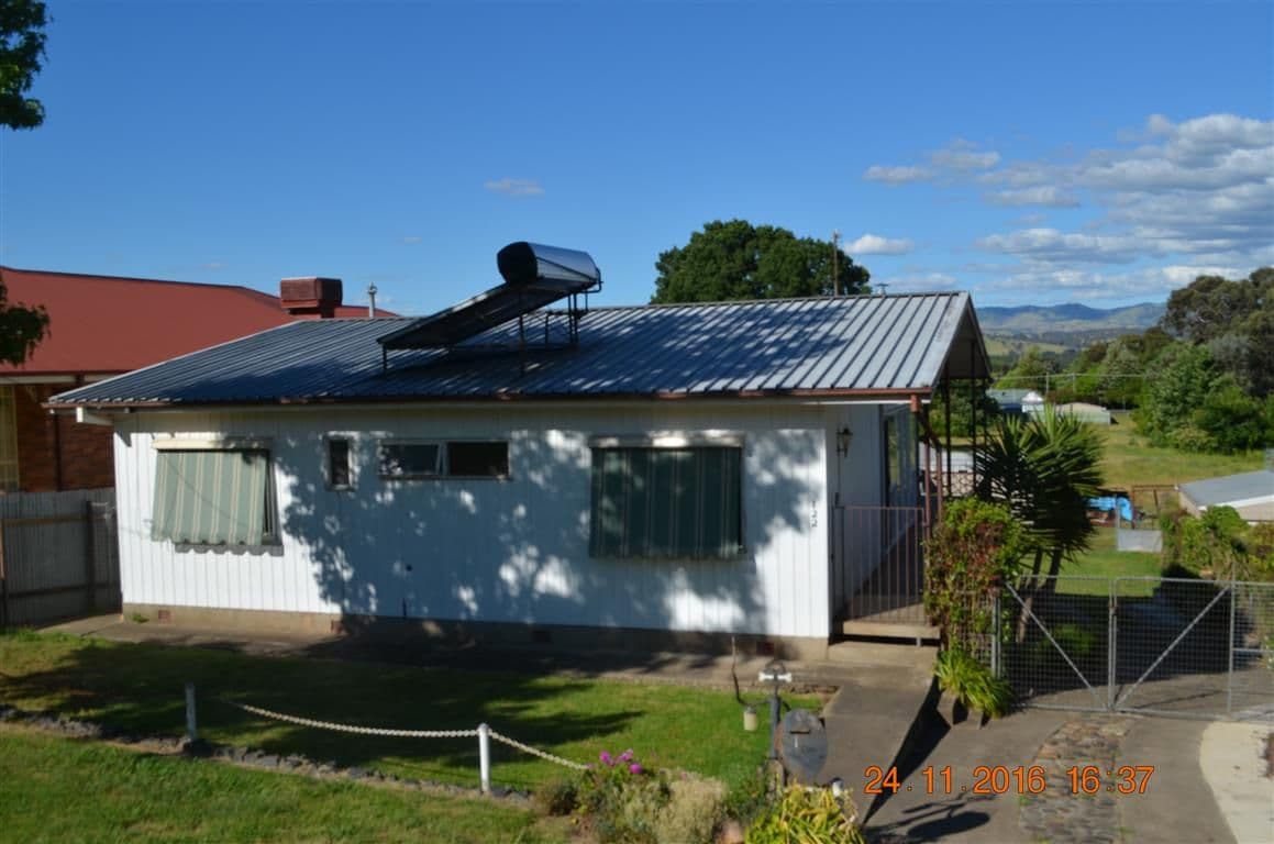 122 Simpson Street, Tumut - Image 1