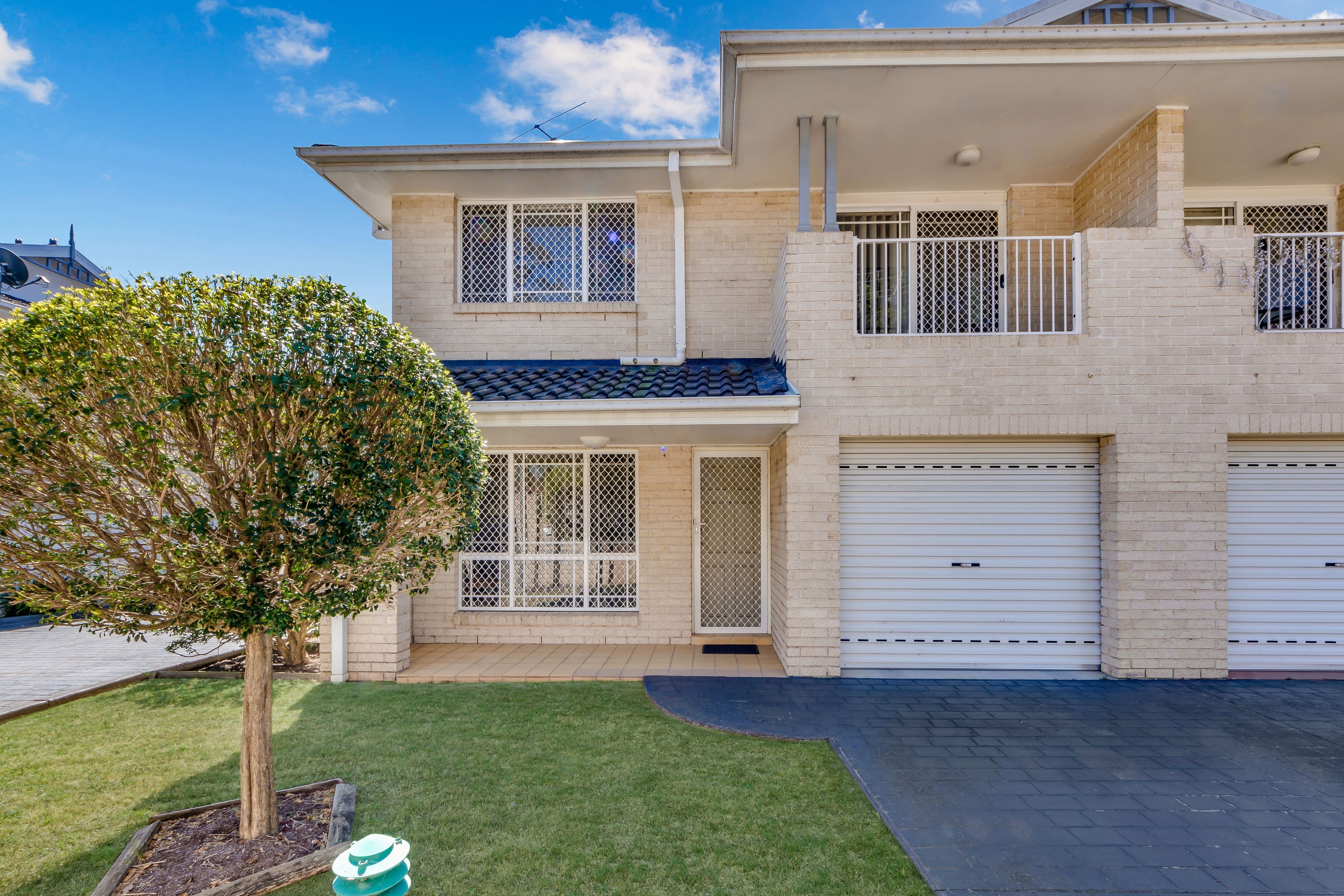 15 Cadogan Road, Macquarie Fields NSW 2564, Macquarie Fields - Image 1