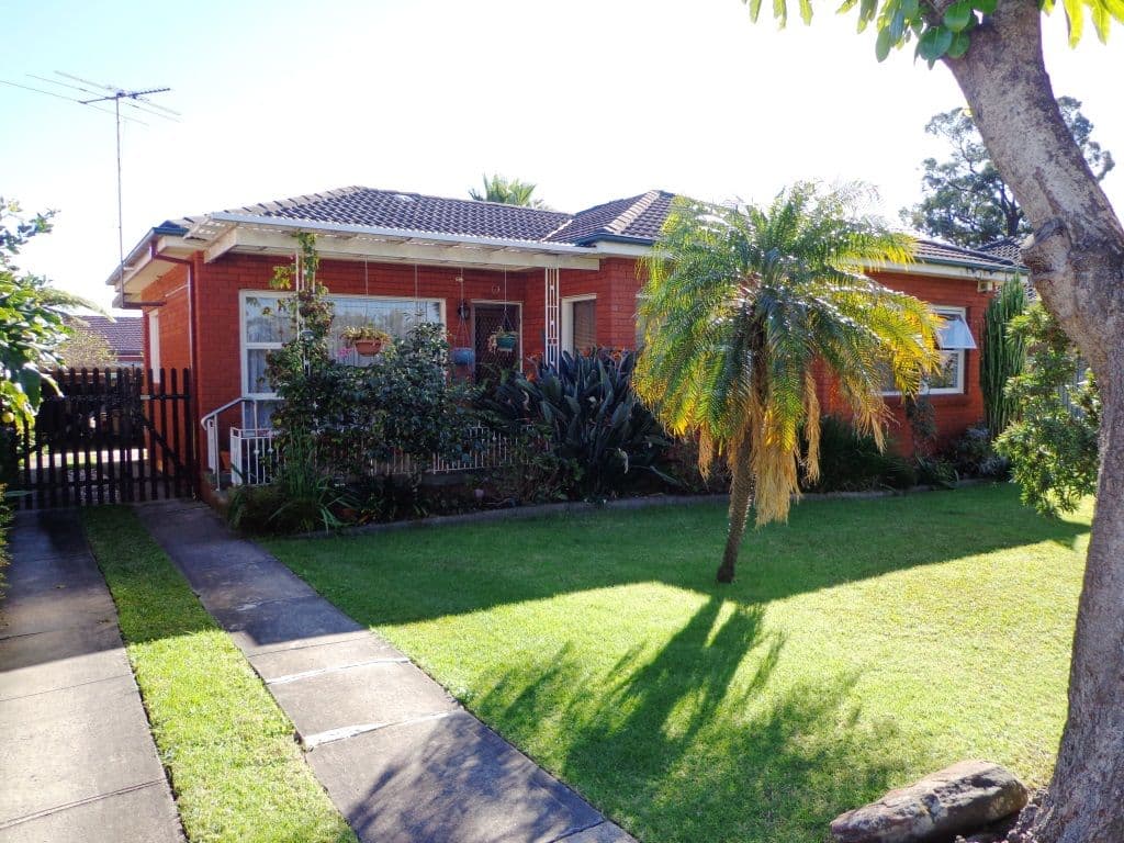 33 Rawson Road, FAIRFIELD WEST NSW 2165, Fairfield West - Image 1