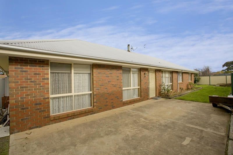 25 Clover Street, LARA VIC 3212, Lara - Image 1