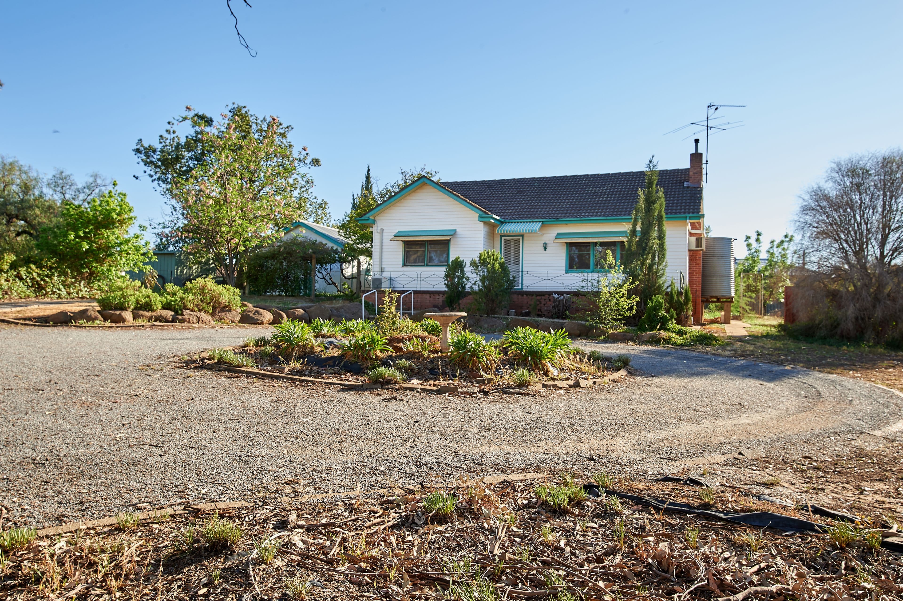 12 Kindra Crescent, Coolamon - Image 1