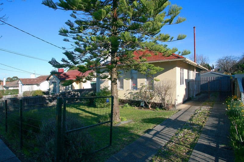 17 Hawthorn Road, DOVETON VIC 3177, Doveton - Image 1