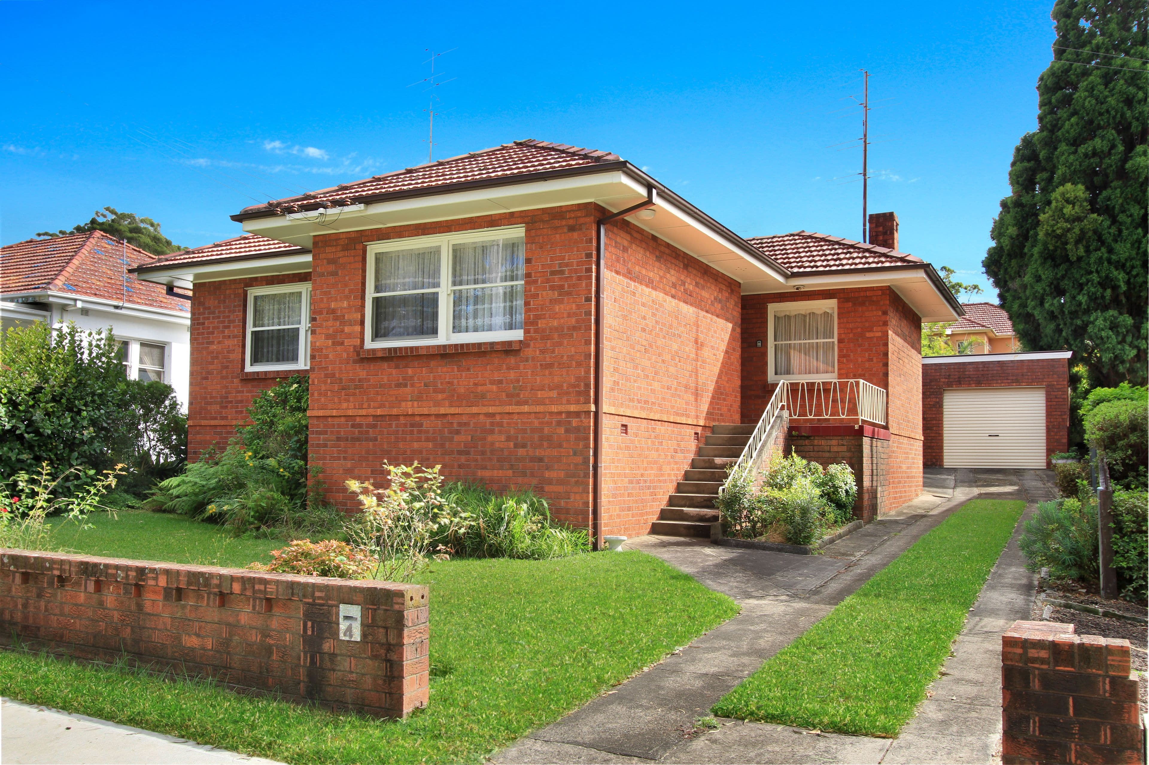 4 Dumfries Avenue, Mount Ousley - Image 1