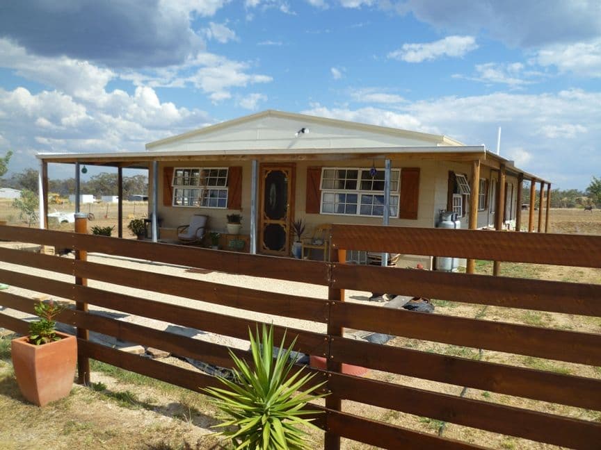 16 Ditzells Drive, Inverell - Image 1