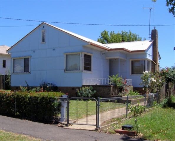 4 Tobruk Crescent, ORANGE NSW 2800, Orange - Image 1