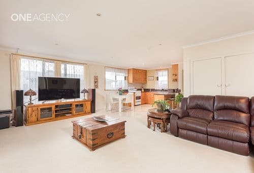 8 Lucas Place, Acton, Acton - Image 1