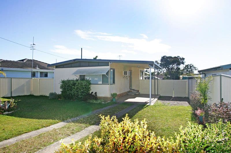 11 Koorana Avenue, GOROKAN NSW 2263, Gorokan - Image 1