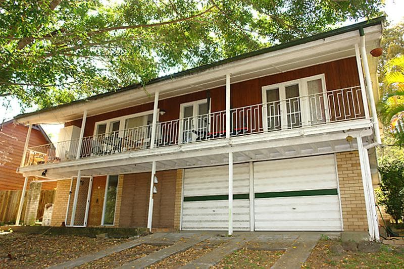 10/74-76 McLachlan Avenue, Darlinghurst, Indooroopilly - Image 1