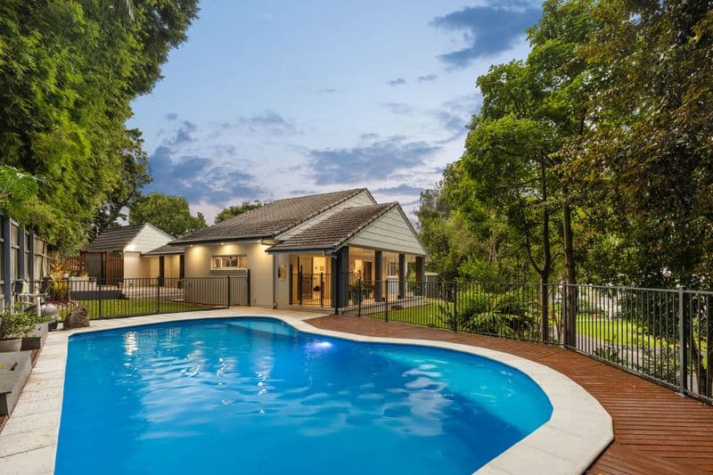 1/71 Brisbane Street, Kenmore - Image 1