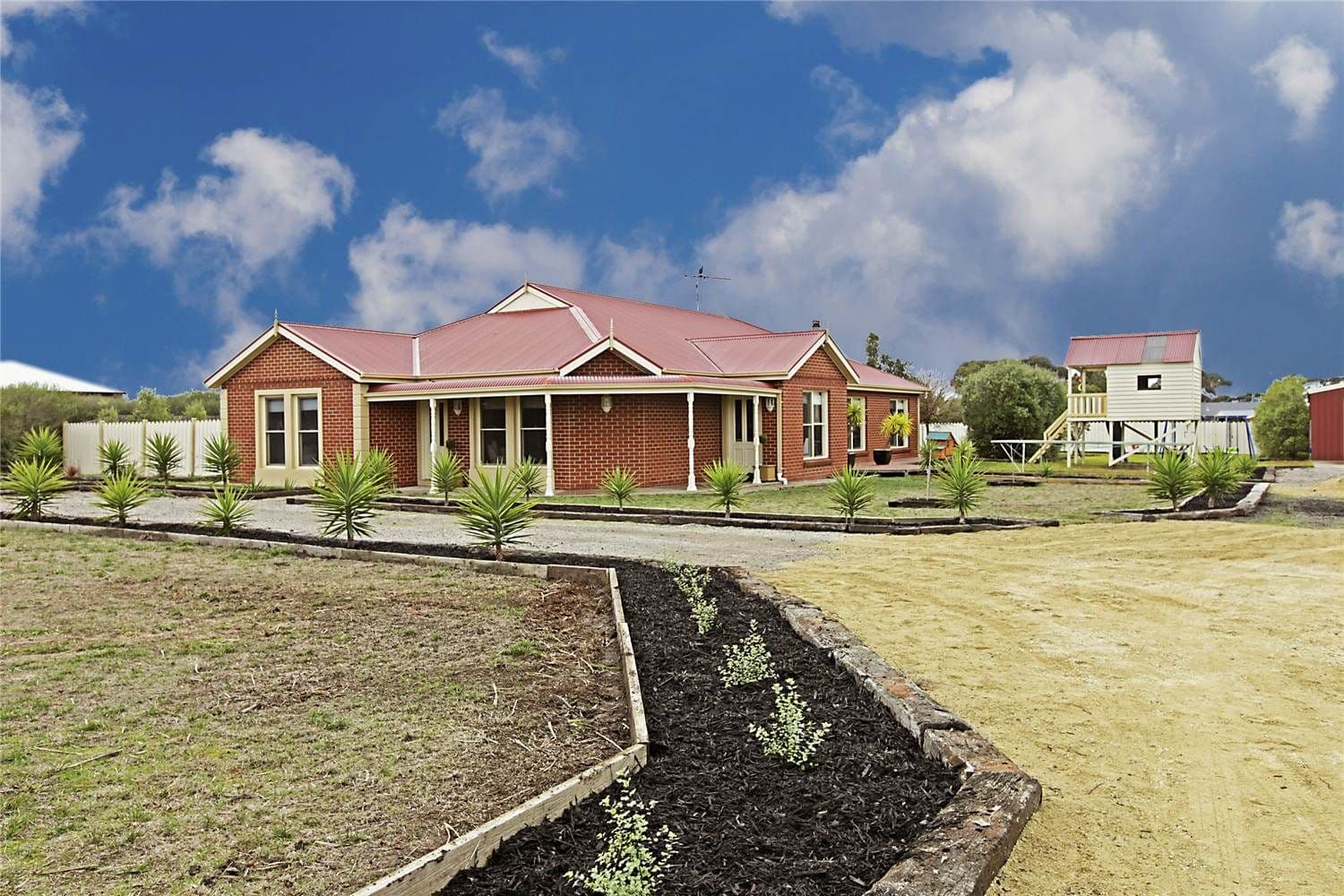18 Connors Crescent, BANNOCKBURN VIC 3331, Bannockburn - Image 1