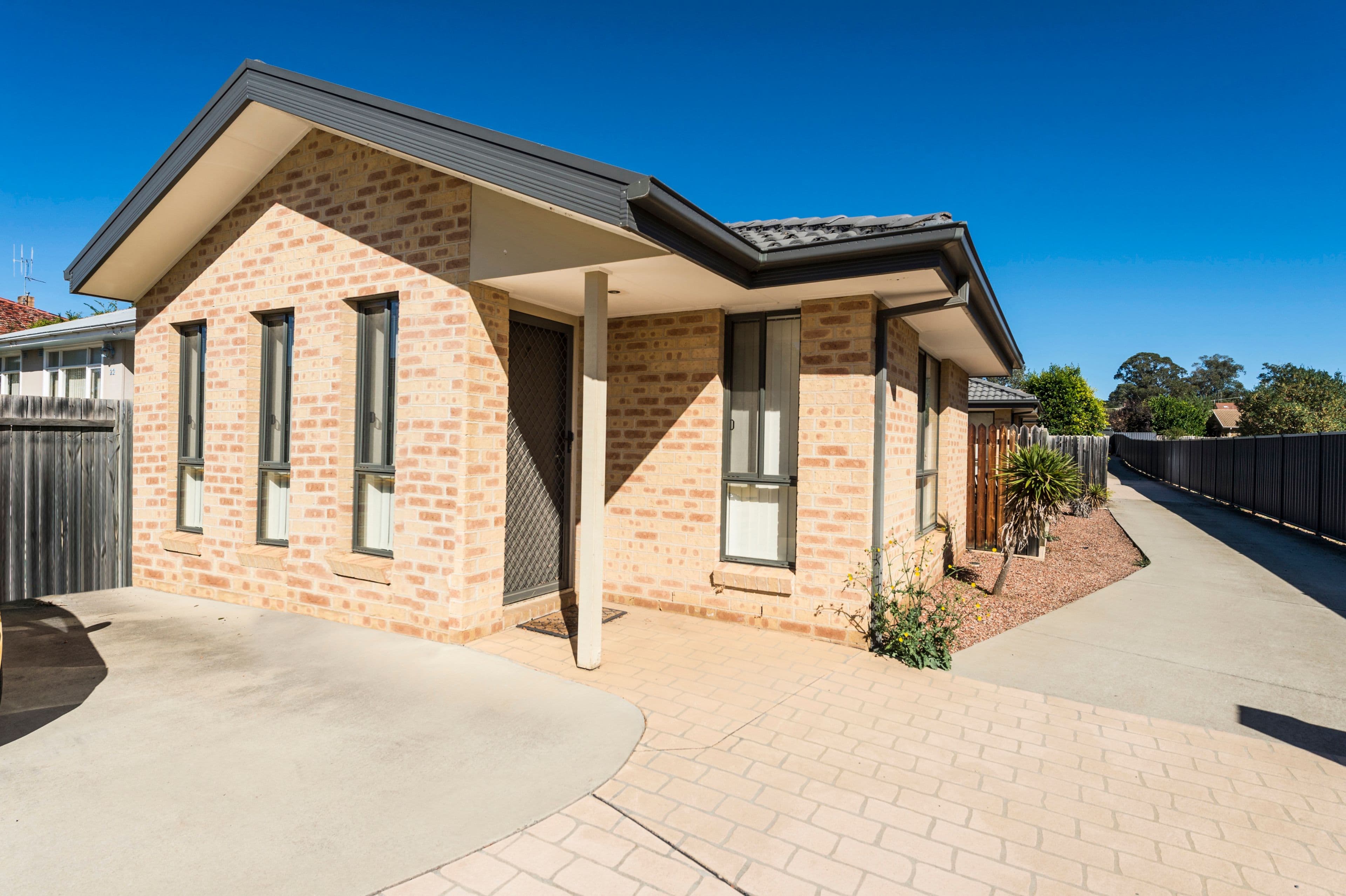 21 Stornaway Road, Queanbeyan NSW 2620, Queanbeyan - Image 1