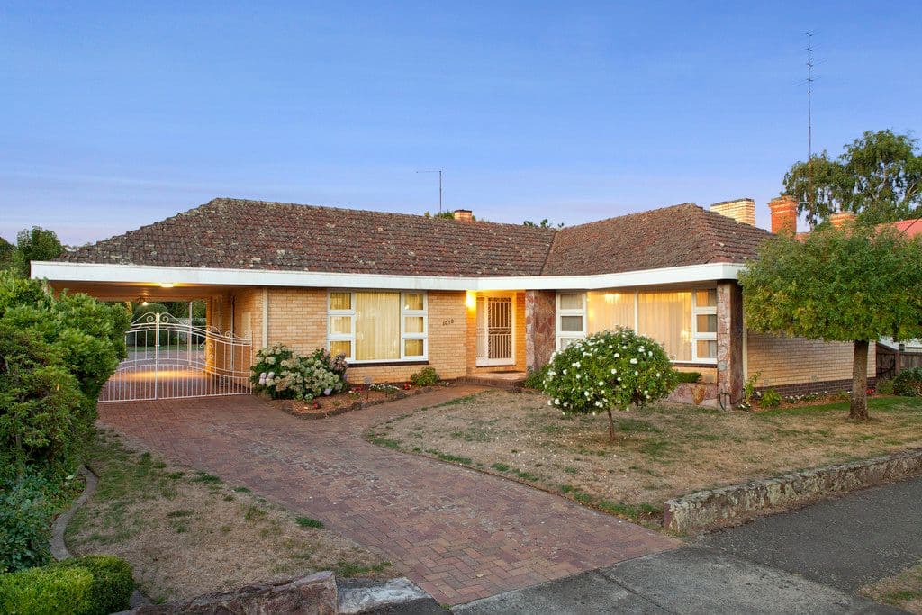 1010 Macarthur Street, Lake Wendouree VIC 3350, Lake Wendouree - Image 1