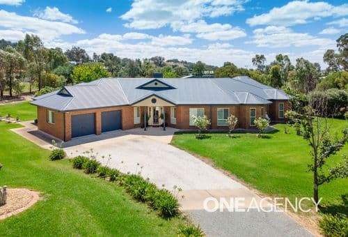 55 PEPPERMINT Drive, Springvale, Springvale - Image 1
