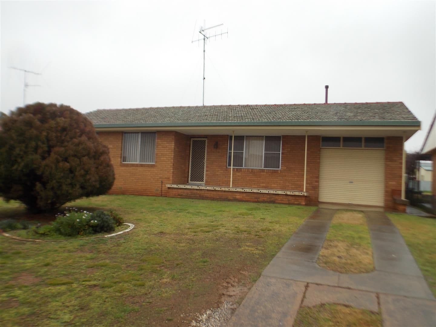 16 Downes Crescent, Parkes - Image 1
