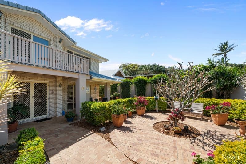 5 Daybreak Court, Castaways Beach - Image 1