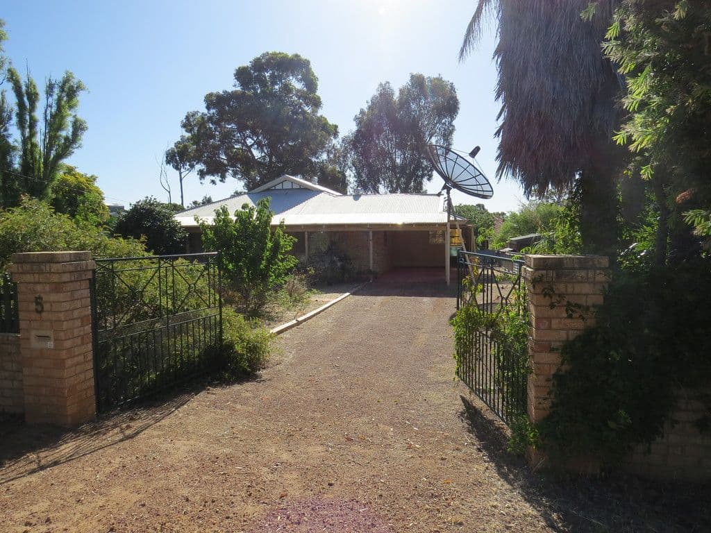 5 Raymond Road, Walliston WA 6076, Walliston - Image 1