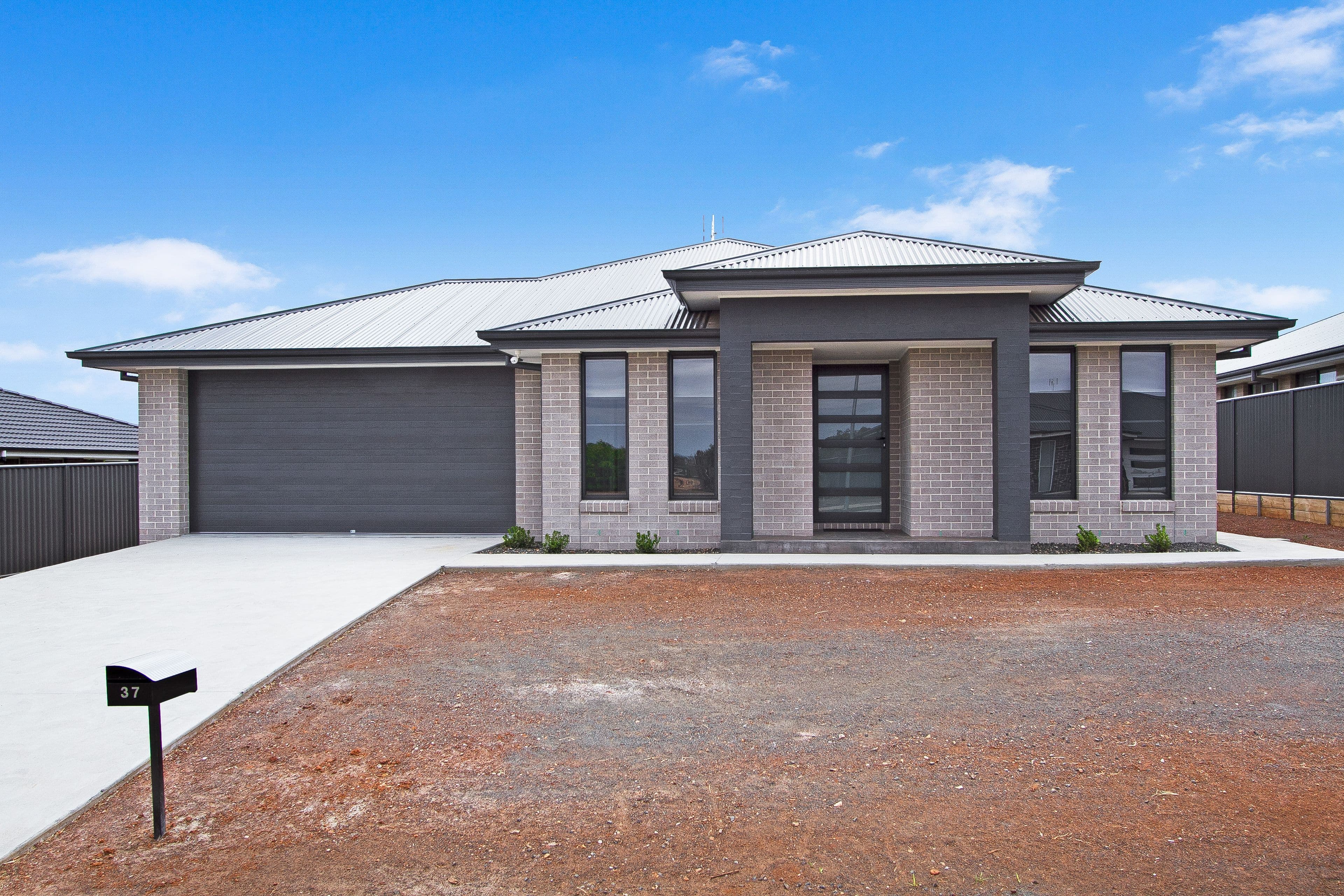37 Kingham Street, Tamworth NSW 2340, Tamworth - Image 1