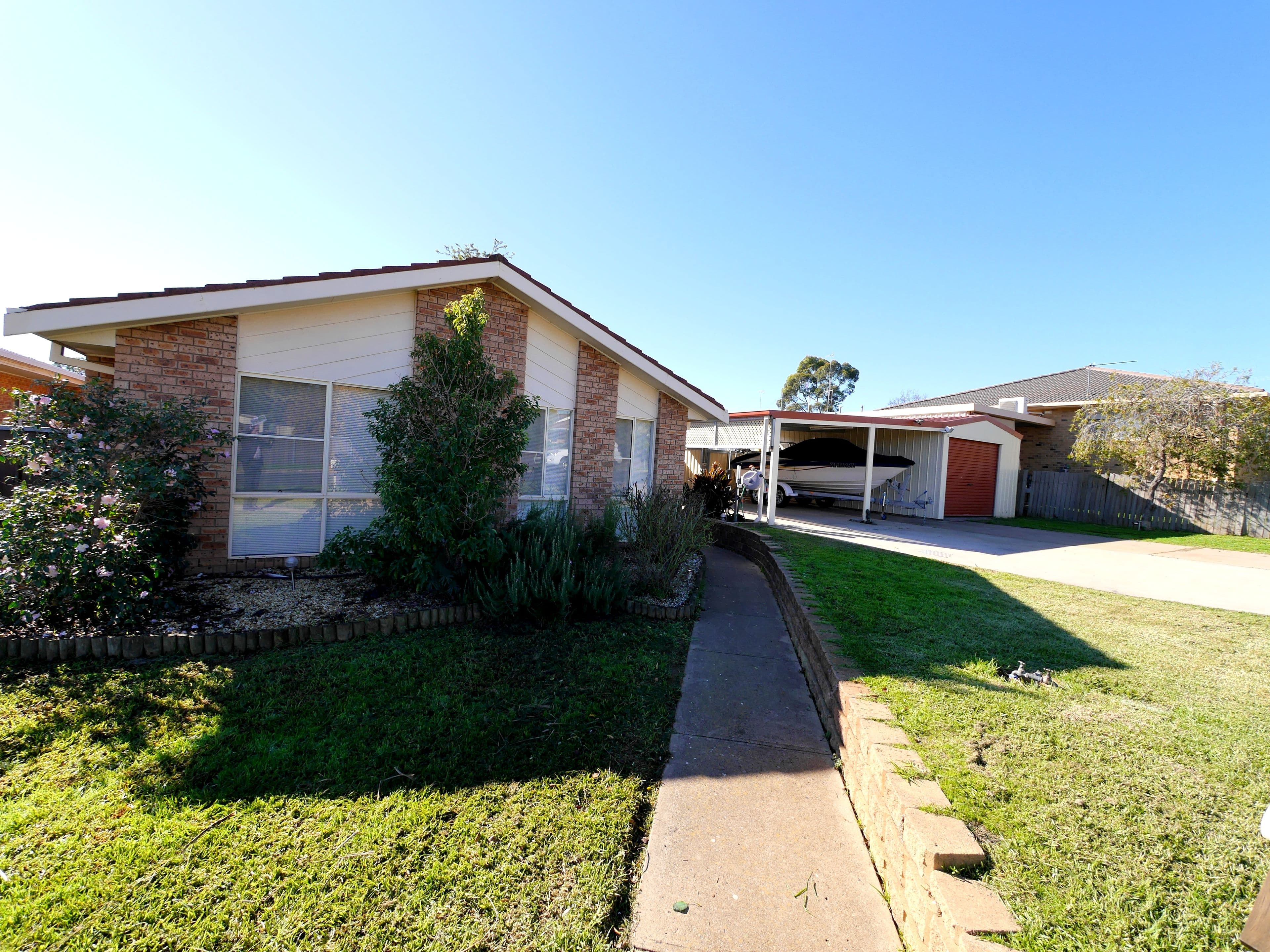 2 Echuca Place, Cowra - Image 1