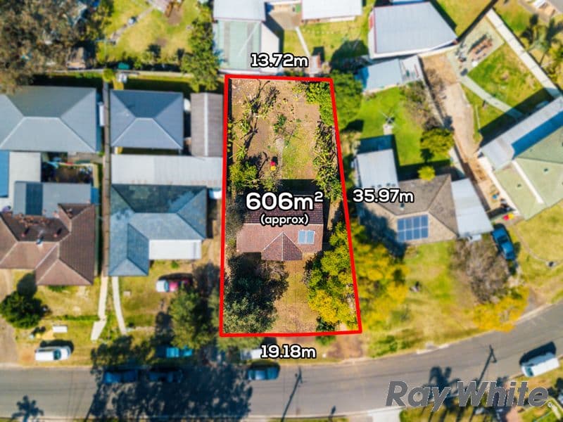 18 Dampier Crescent, Fairfield West - Image 1
