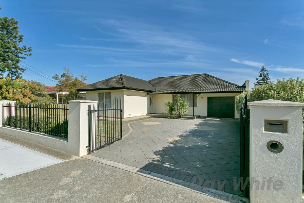 15 Long Drive, Sunbury, Sunbury - Image 1