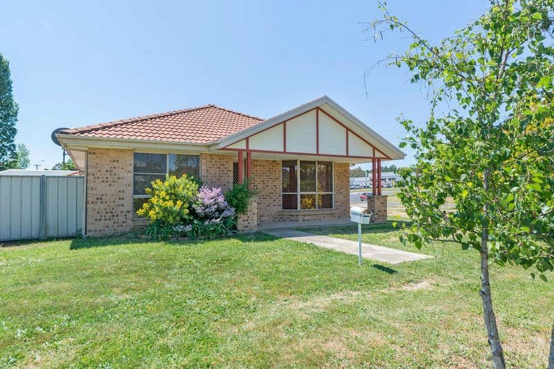 2 Orchard Grove Road, Orange - Image 1