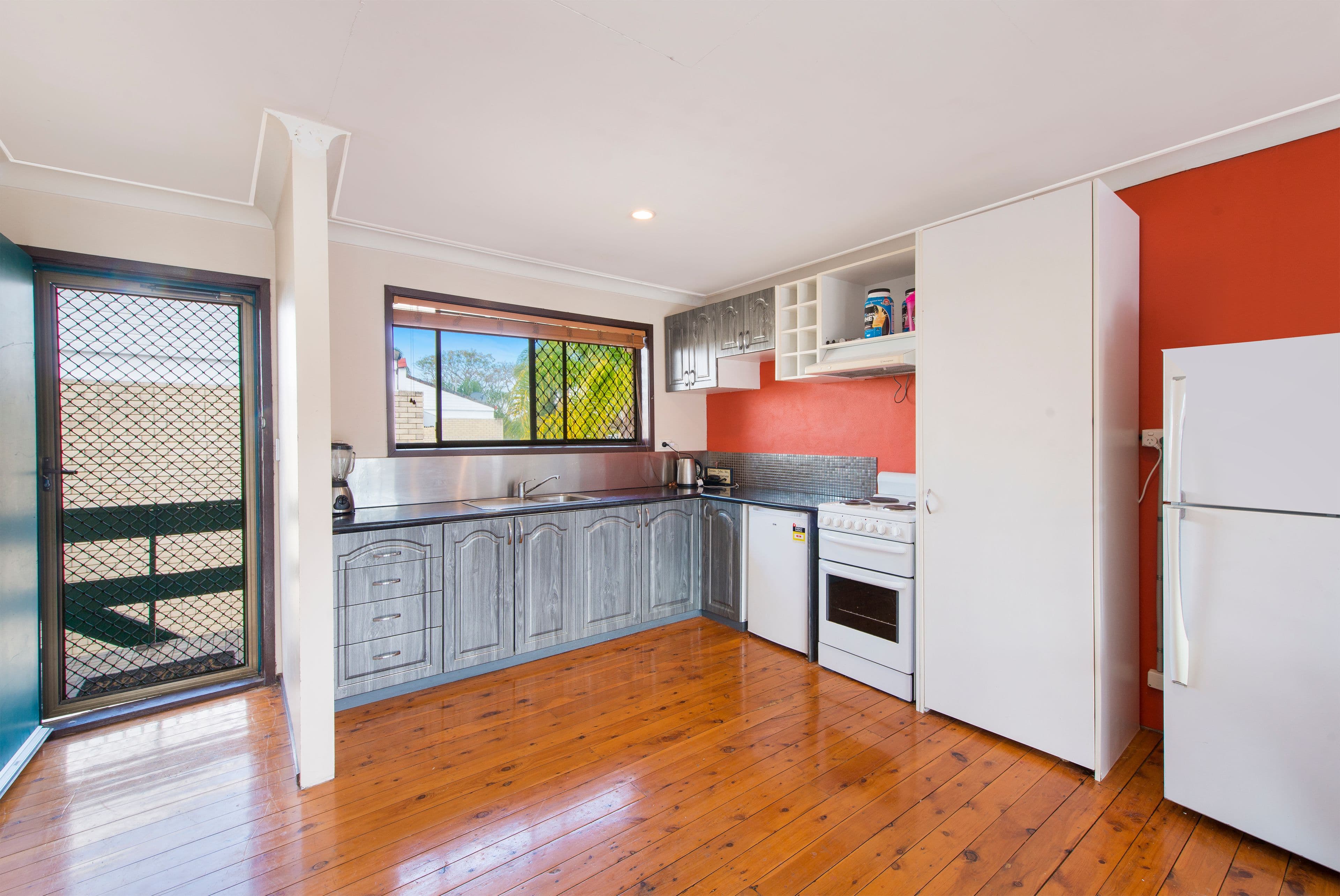 9 Darrambal Street, CHEVRON ISLAND QLD 4217, Chevron Island - Image 1