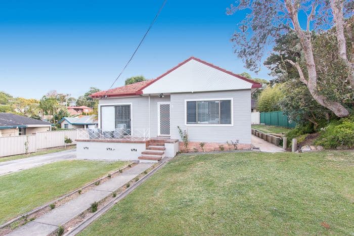 9 Princes Avenue, Charlestown - Image 1