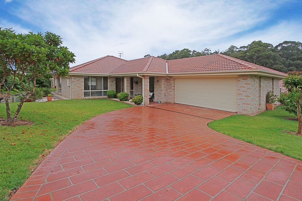 4 Stuart Place, Sunshine Bay - Image 1