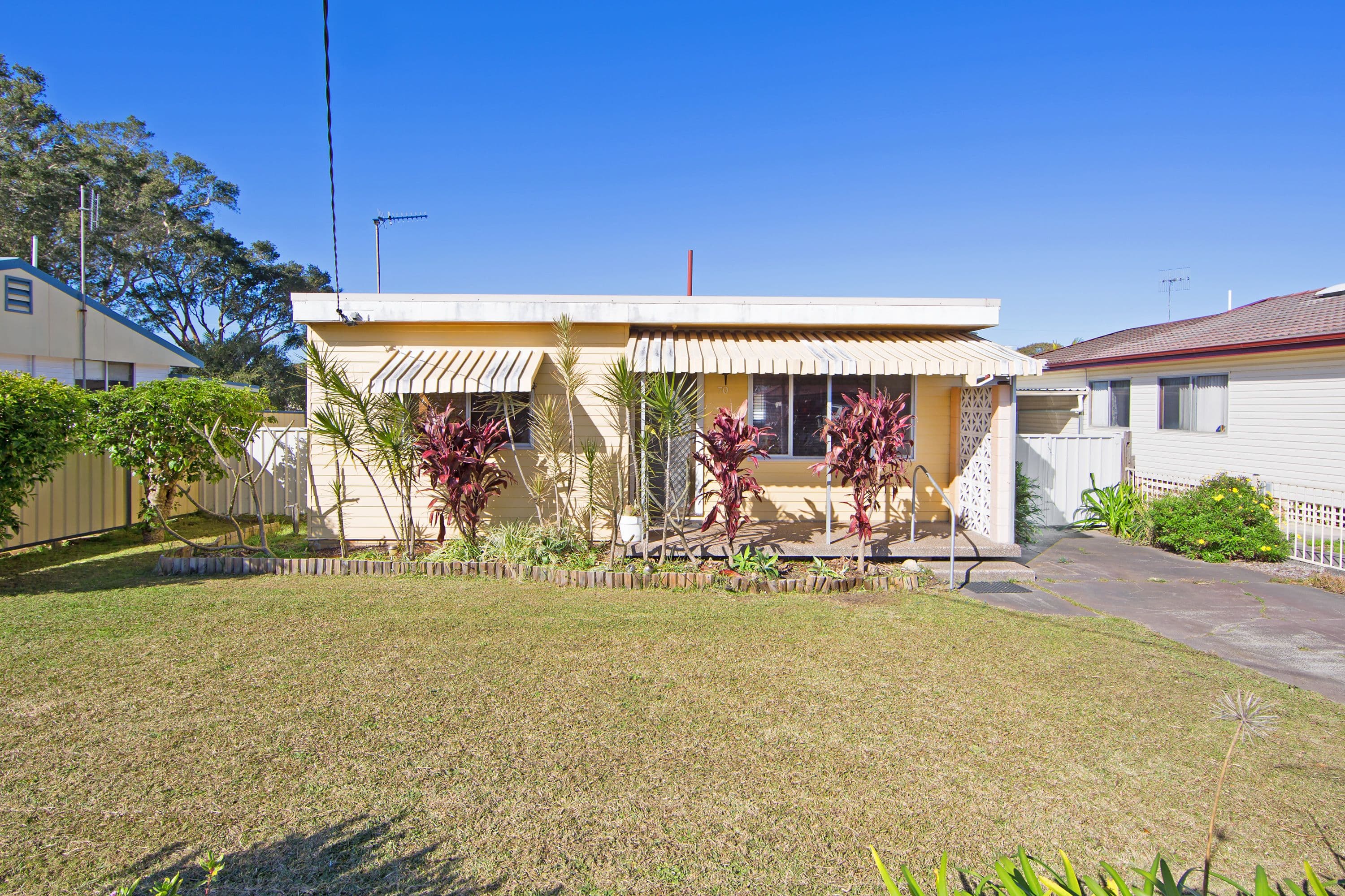 70 Dampier Boulevard, Killarney Vale - Image 1
