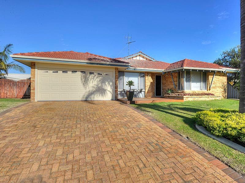 15 CHENNILE Vista, HALLS HEAD WA 6210, Halls Head - Image 1