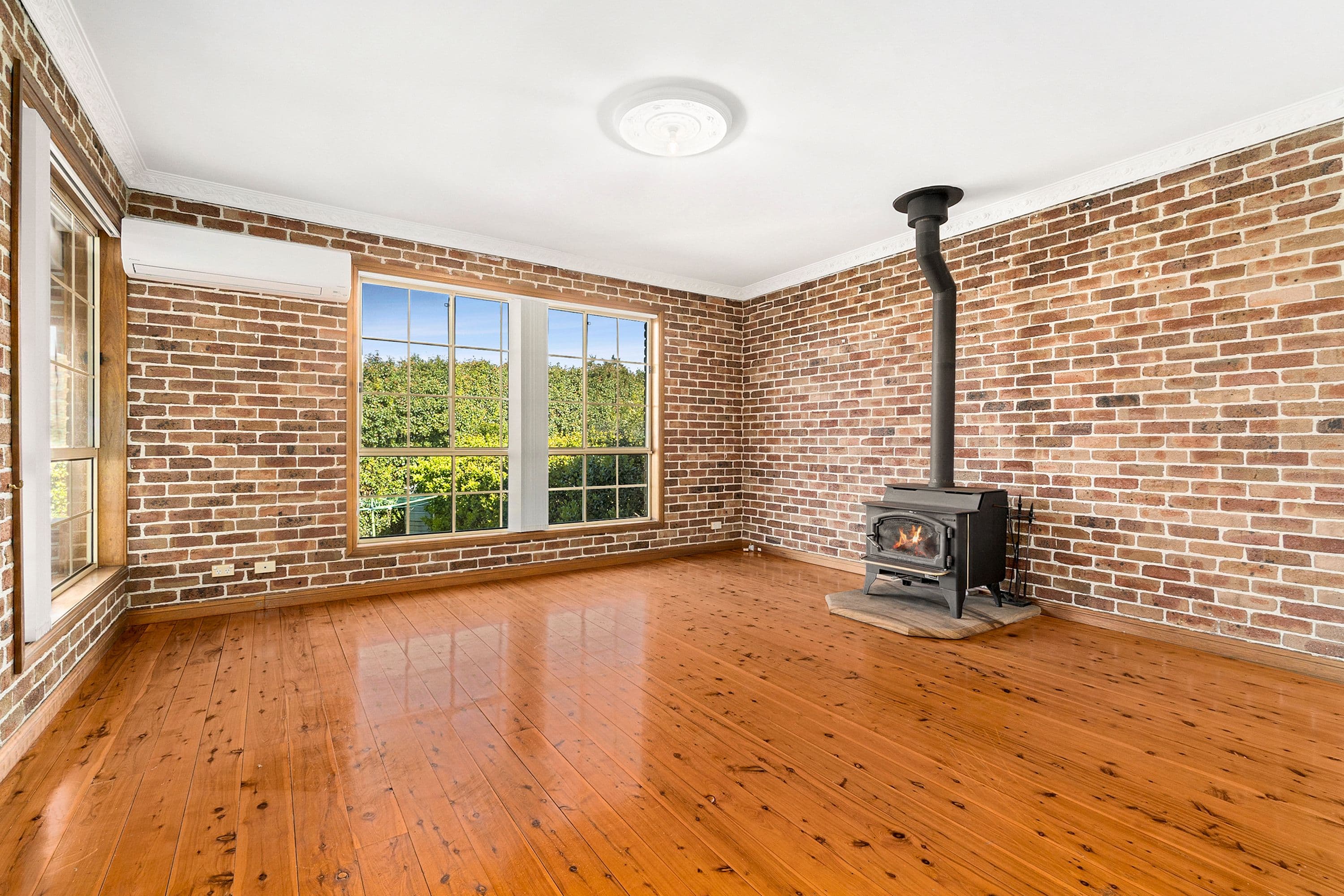 8 Douglas Road, Kurrajong Heights NSW 2758, Kurrajong Heights - Image 1