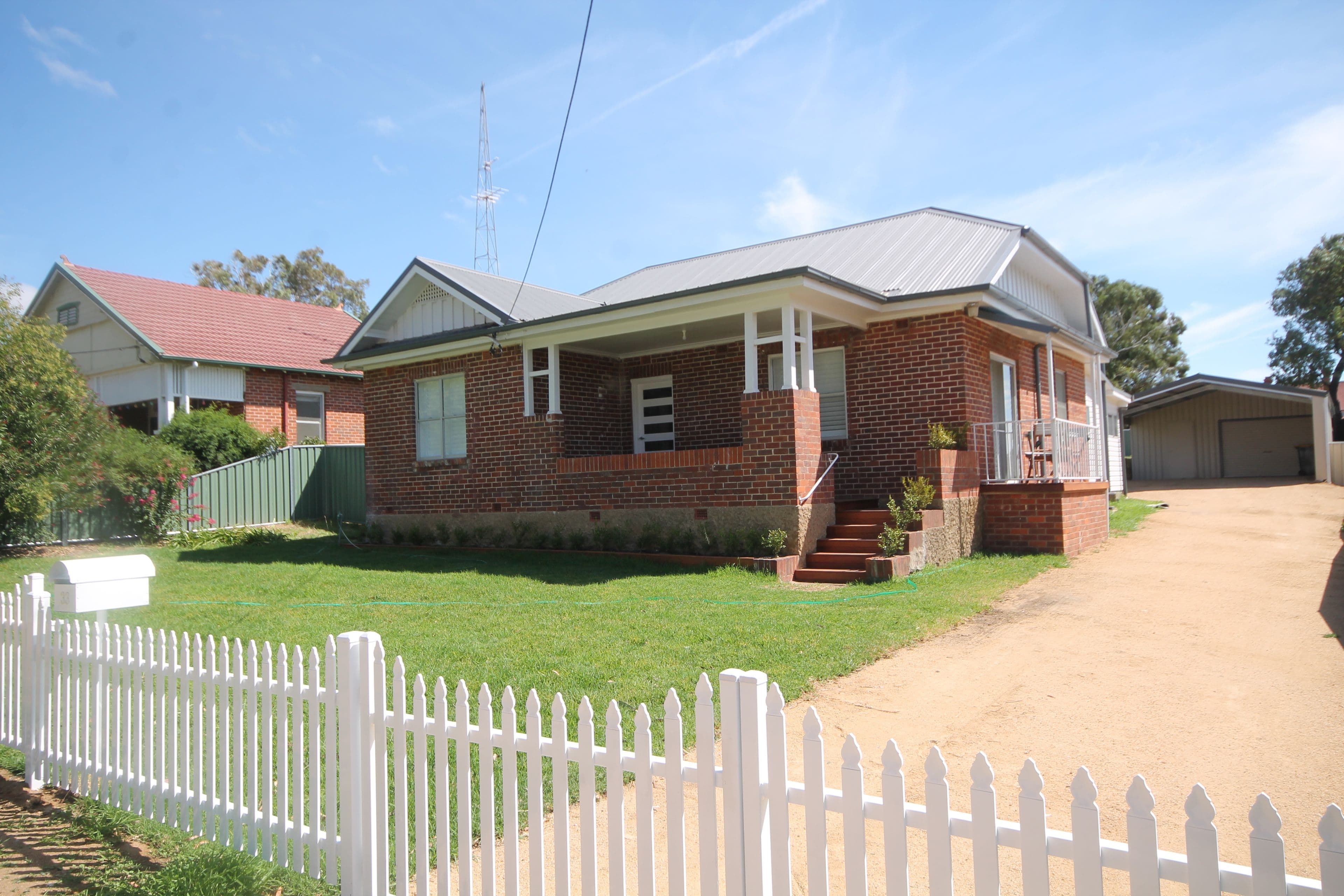 33 Caple Street, Young - Image 1