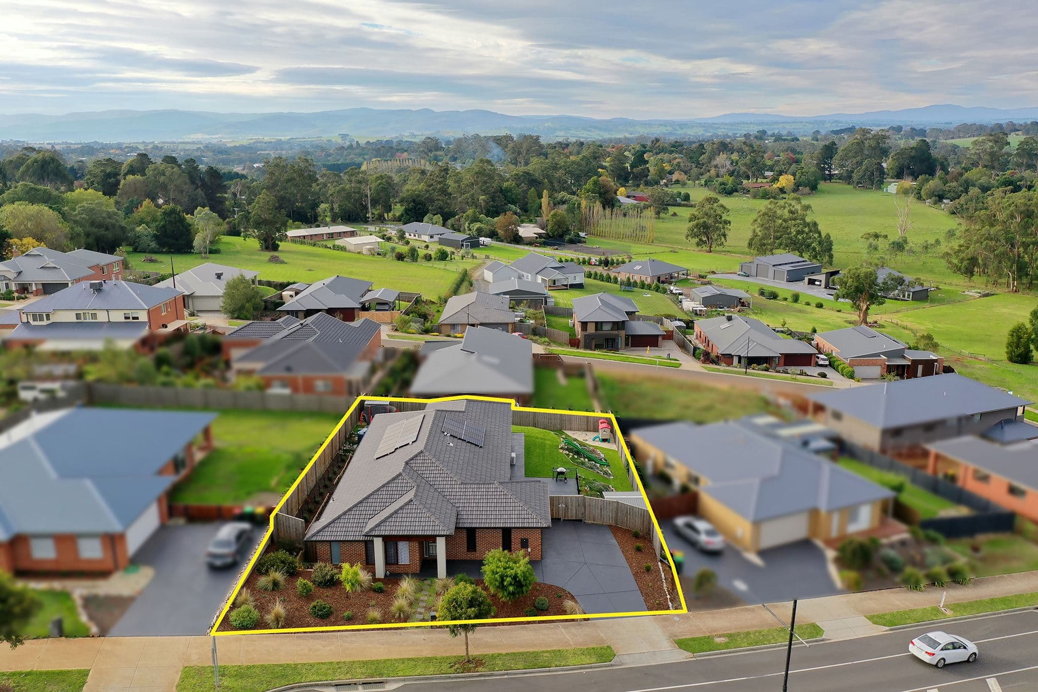 27 Jackson Drive, Drouin VIC 3818, Drouin - Image 1