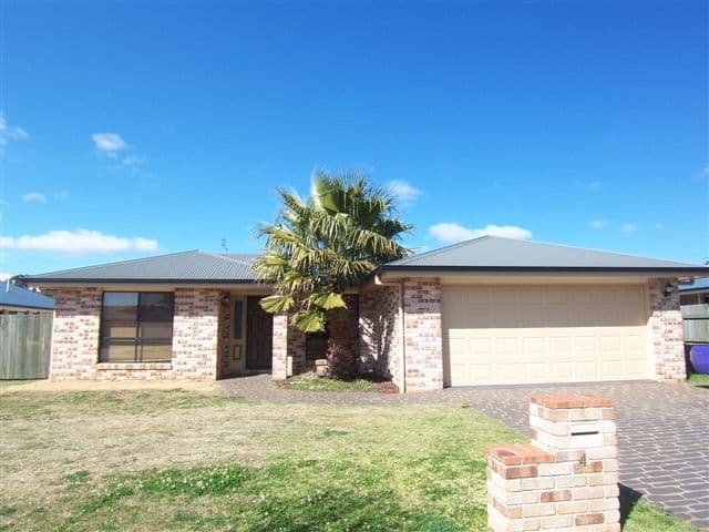 4 Chifley Street, MIDDLE RIDGE QLD 4350, Middle Ridge - Image 1
