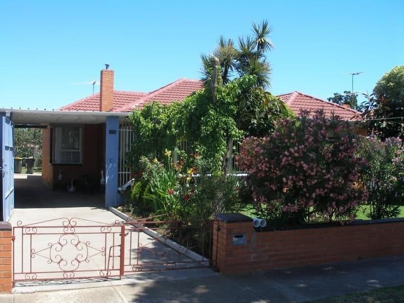 28 Thorndon Drive, ST ALBANS VIC 3021, St Albans - Image 1