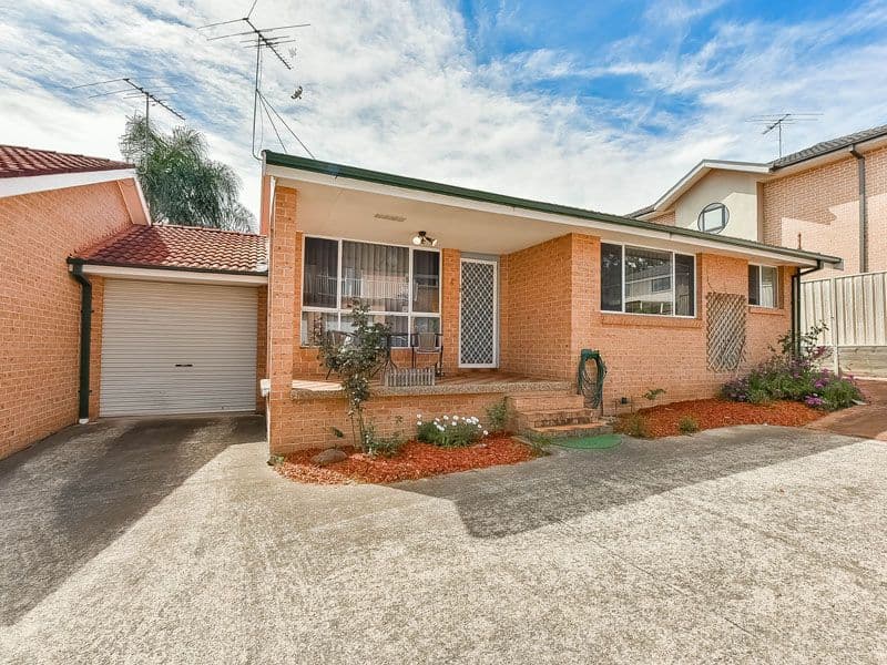 15 Susan Place, Minto - Image 1