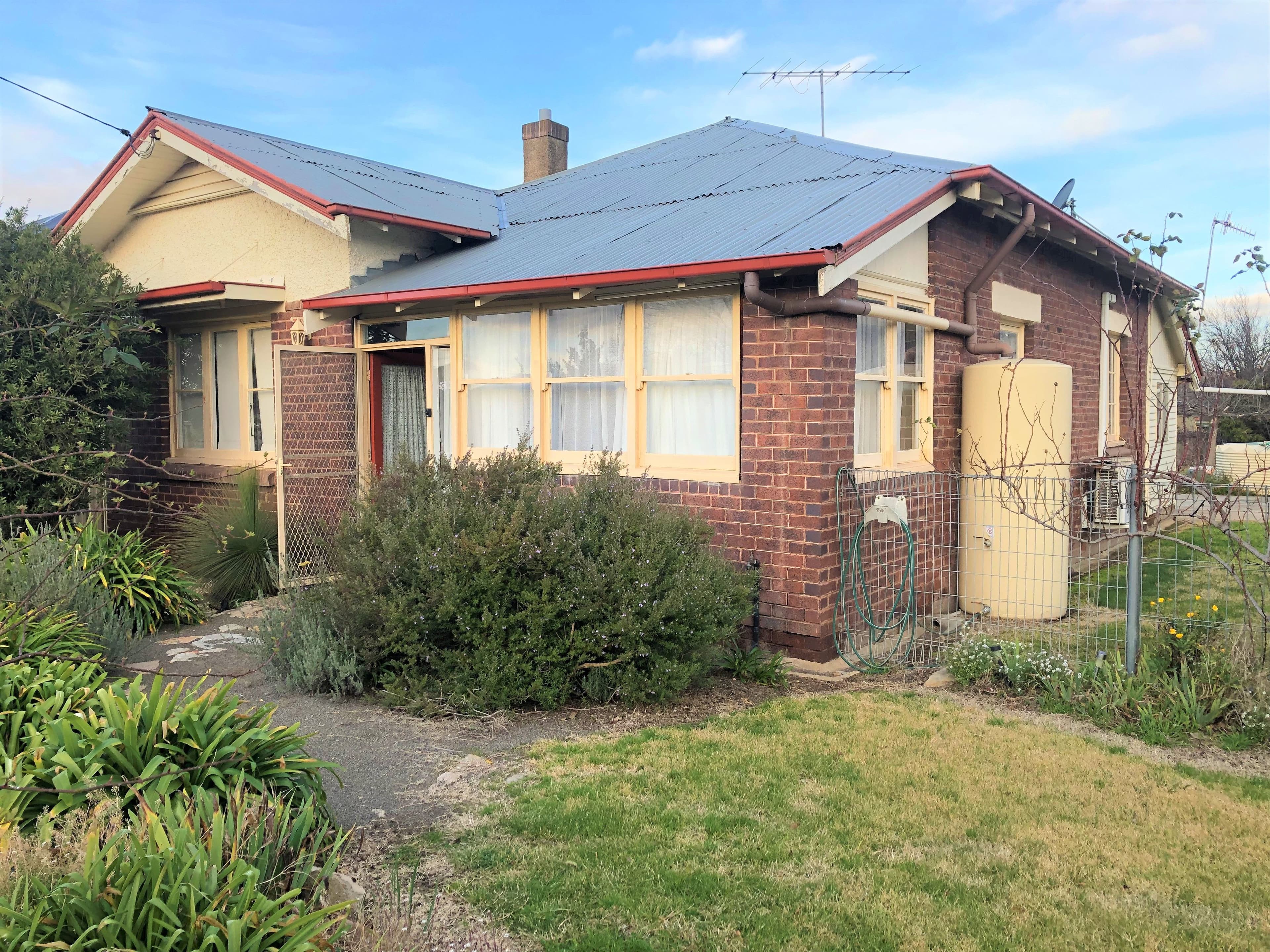 83 Queen Street, Goulburn NSW 2580, Goulburn - Image 1